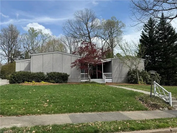 902 Fairway Dr, High Point, NC 27262