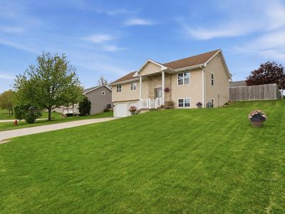 872 Cassandra Dr, Peosta, IA, 52068