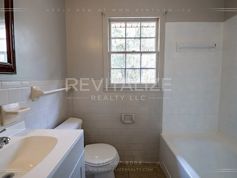 1258 Charmaine Cir N — Photo 24