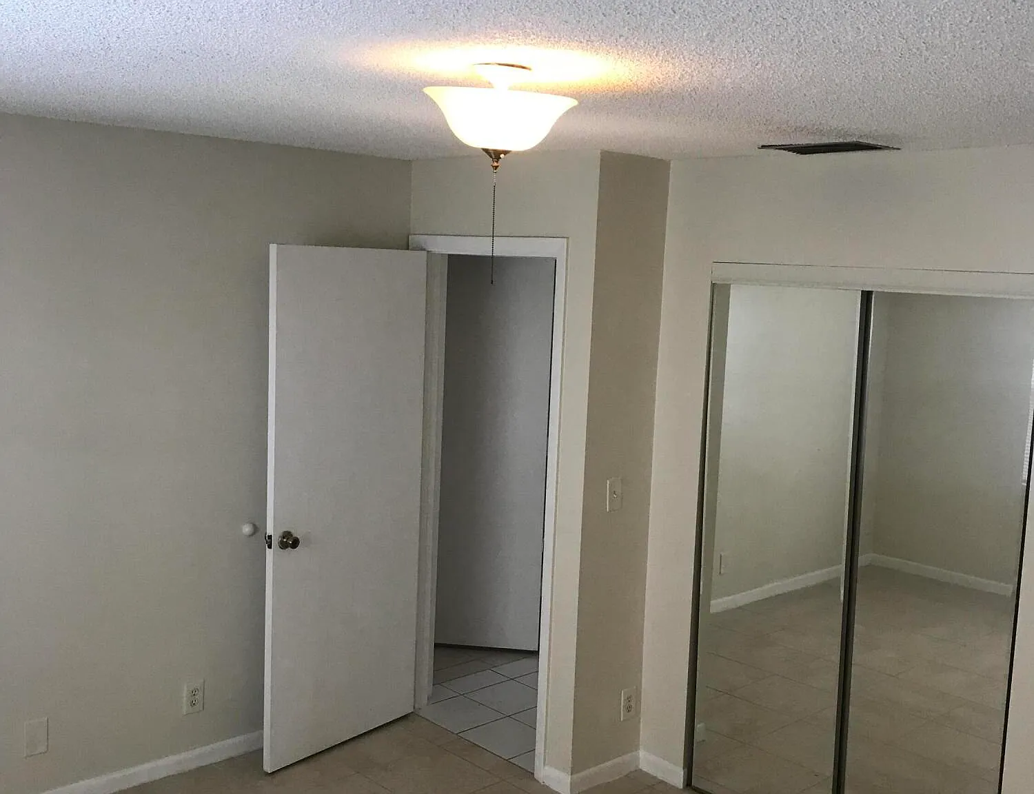 2 bed, 1.0 bath, 800 sqft, $1,700 — Photo 1