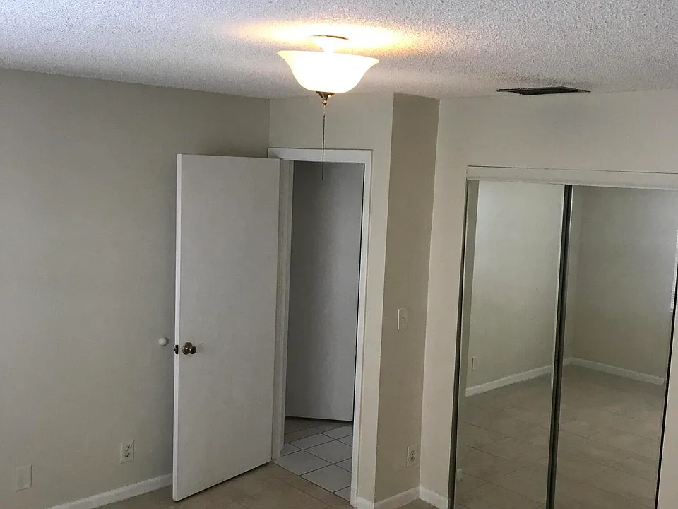 704 SW 16th Ave #3