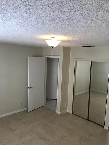 704 SW 16th Ave #3 Photo 1 704 SW 16th Ave #3 Photo 1