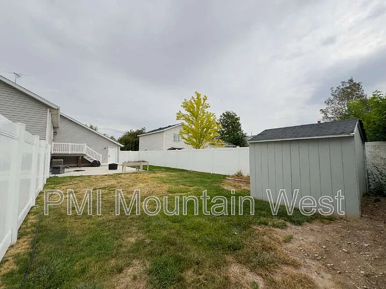 2419 W 1850 N — Photo 47