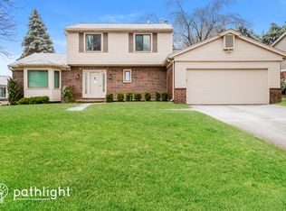 567 Lockport Rd, Rochester Hills, MI 48307