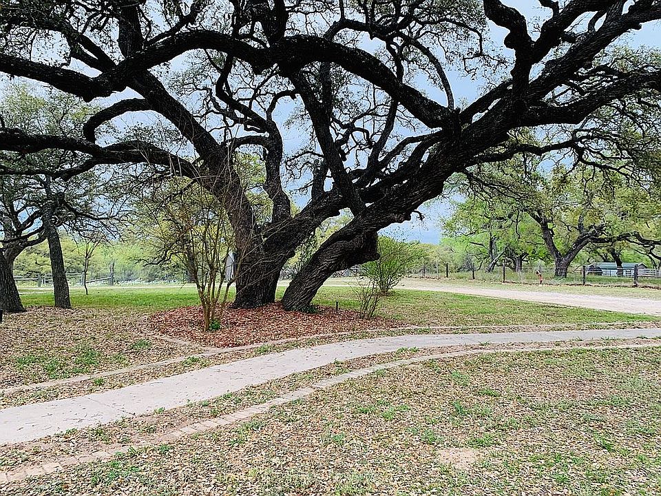 1902 Bentwood Dr, Floresville, TX 78114 Zillow