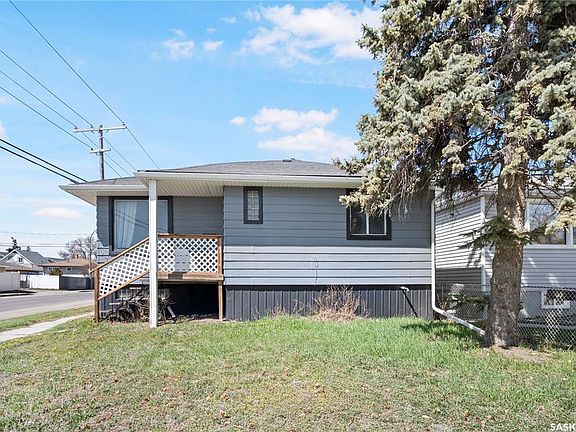 3rd image of 978 Lindsay STREET