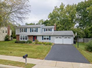 23 Hamilton Ln, Plainsboro, NJ 08536
