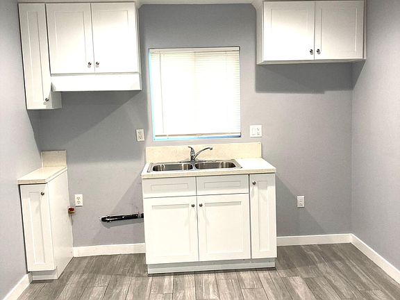 4th image of 3518 Sanborn Ave #3528