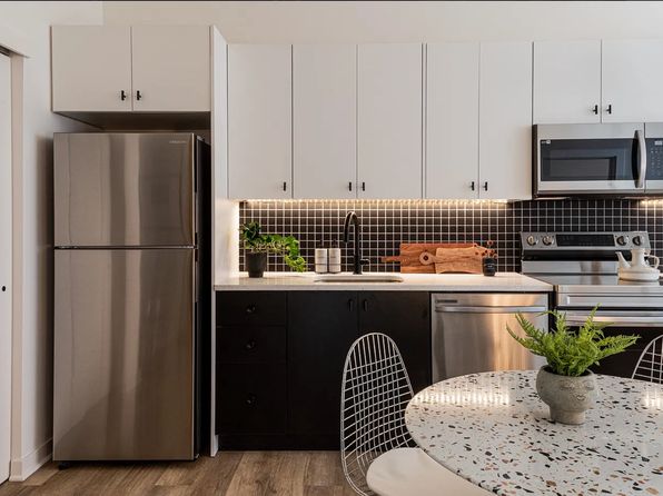 2426 Jasper St #B208