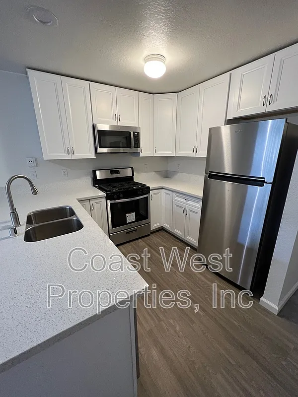2 bed, 1.5 bath, 1180 sqft, $2,700 — Photo 1