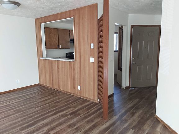 1 bed 1 bath dining room