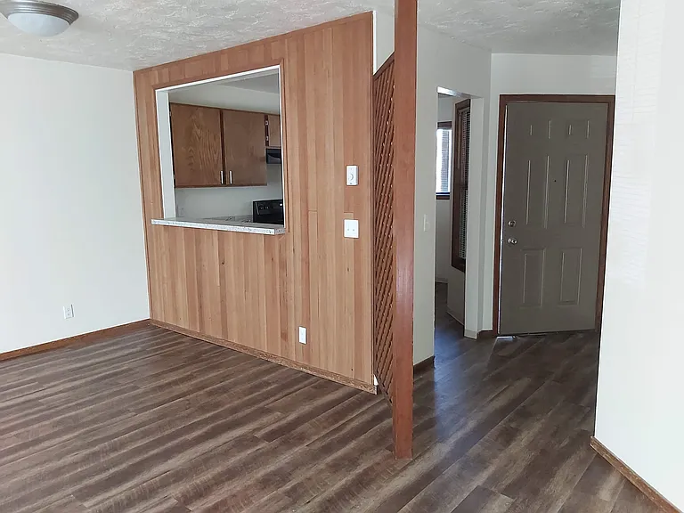 1 bed 1 bath dining room