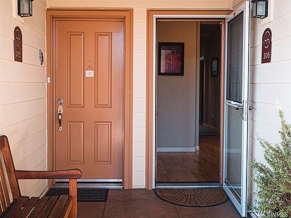5th image of 320 32nd St #306
