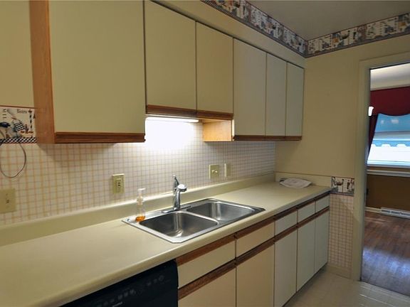 5th image of 3148 W 231st St
