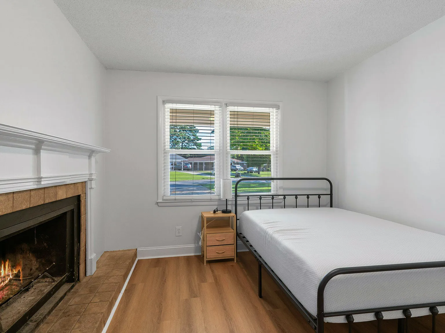 4 bed, 2.0 bath, 1308 sqft, $724 — Photo 1