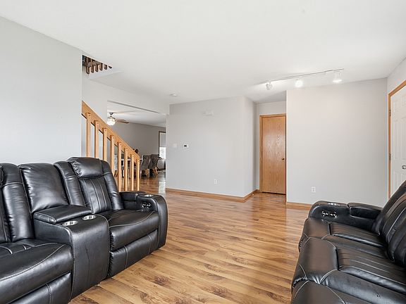 3rd image of 6611 Fox Run Dr SW