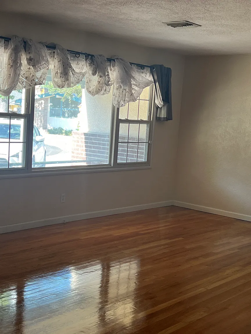 1406 Cherrywood Dr photo 1