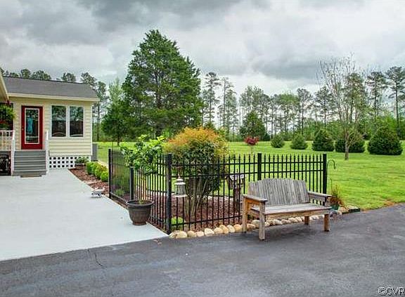 4th image of 27338 Sussex Dr