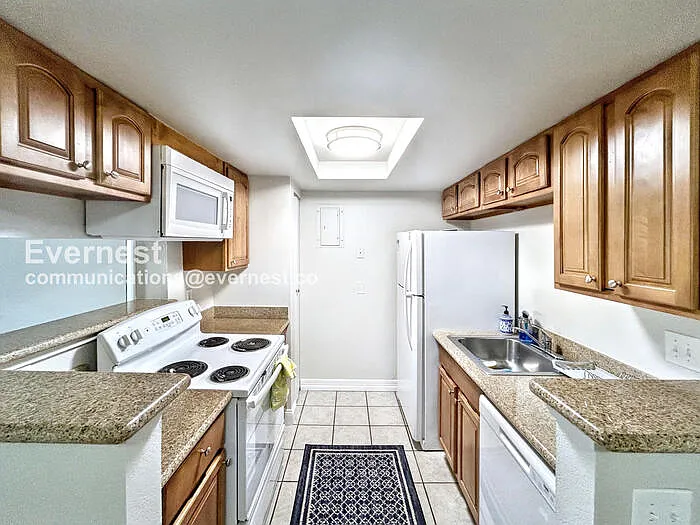 Building Photo - 13200 E Jewell Ave #104