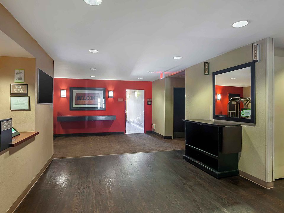 Lobby and Guest Check-in