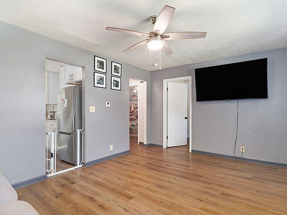 5th image of 1105 N Prospect Avenue