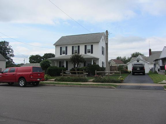 Front view with one car garage