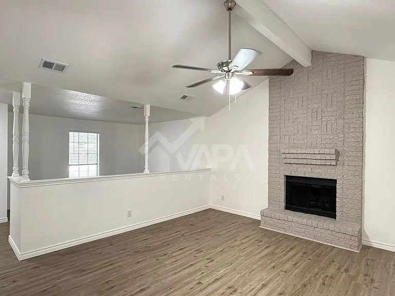 209 High Oak — Photo 3