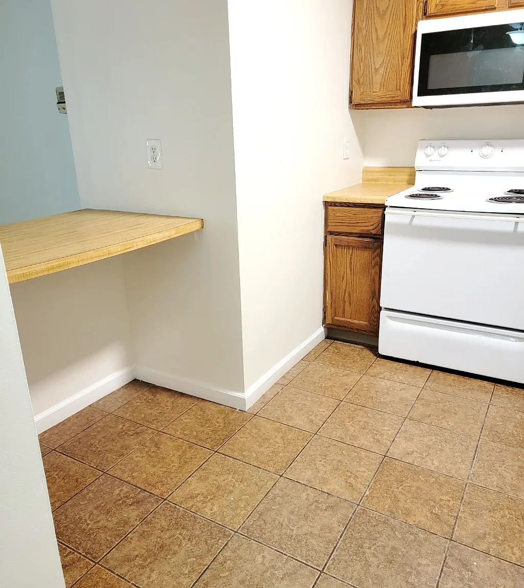 2 bed, 870 sqft, $975 — Photo 2