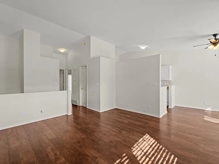 6082 Colony Cir — Photo 14