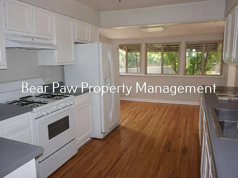 960 Loveland St #B — Photo 11