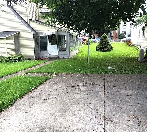 3rd image of 833 5th Ave