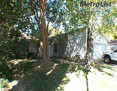 1st image of 70 Nutwood Cir