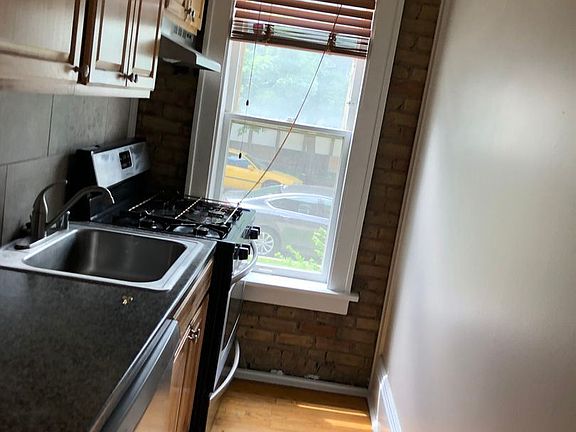 5th image of 203 E 19th St #9358105