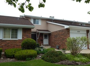 1233 Borough Ct, Wheaton, IL 60189