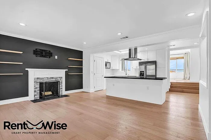 4 bed, 3.0 bath, 2300 sqft, $4,700 — Photo 3