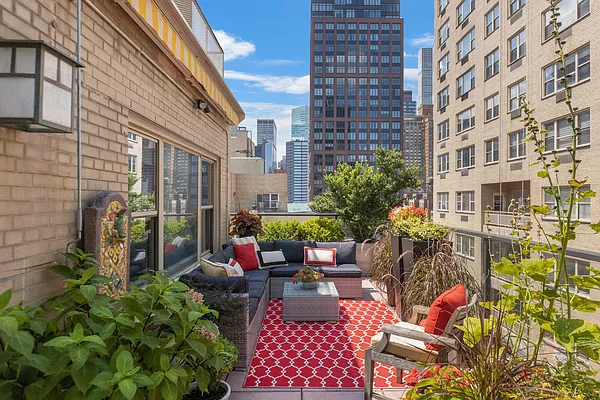 Sold by Compass | media 1