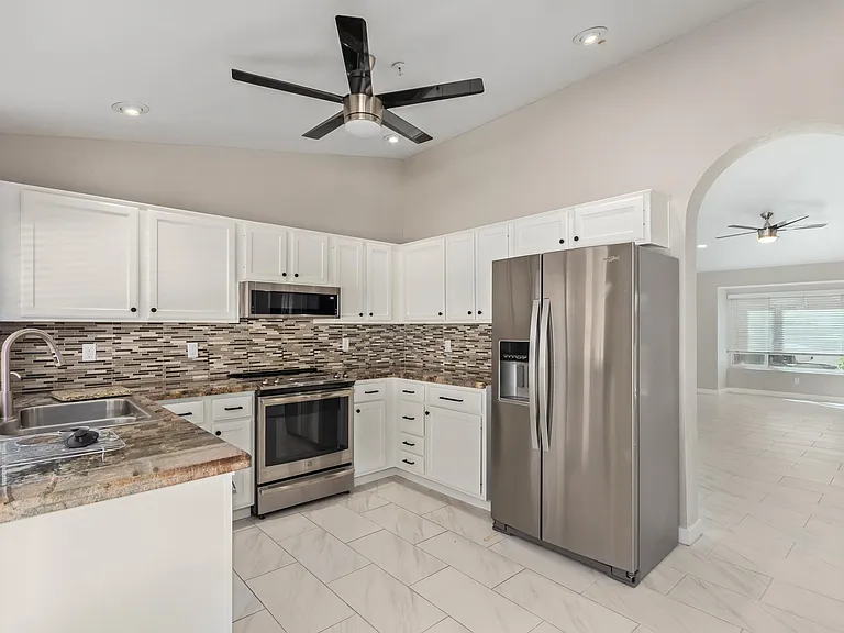 9138 E Davenport Dr — Photo 9