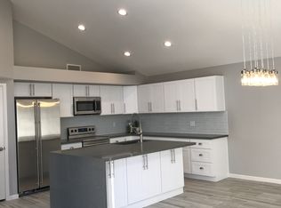 1718 N Comanche Dr, Chandler, AZ 85224