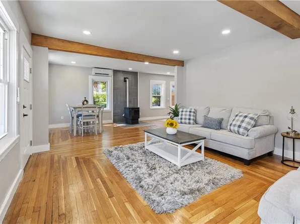 992 Victory Hwy, Burrillville, RI 02839