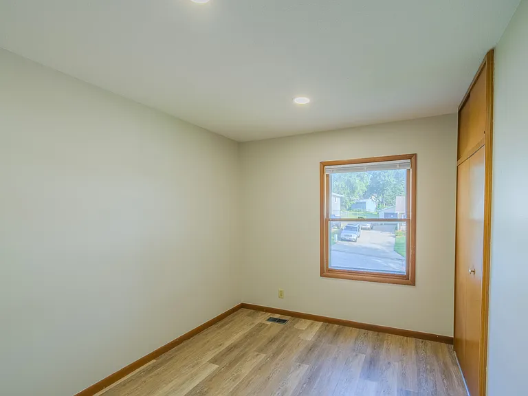 4363 Medina Dr — Photo 6