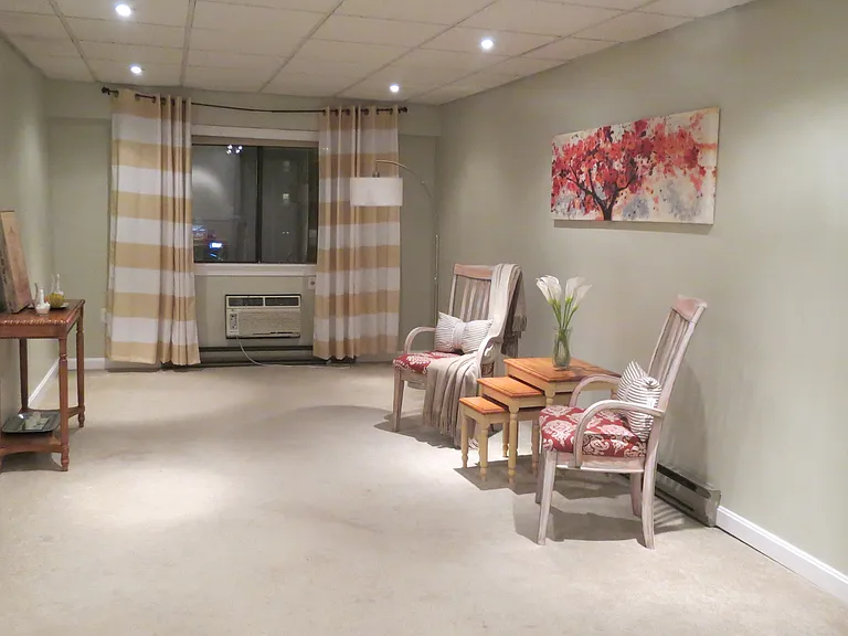 Living room (staged)