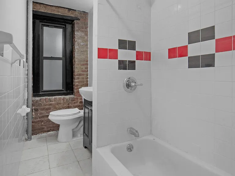 346 E 13th St #4 — Photo 9