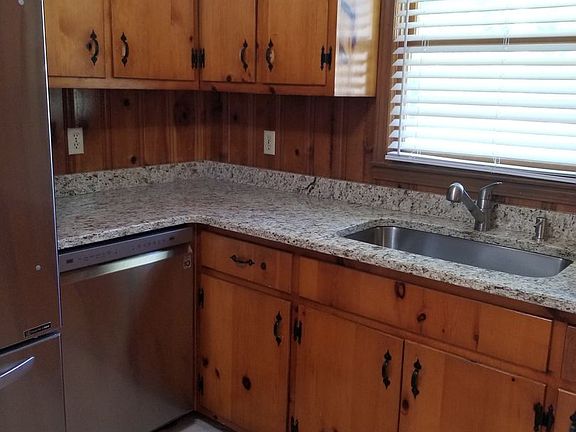 3rd image of 165 Sharon Dr