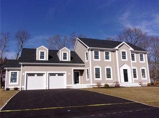 4 Fox Run Rd, Barrington, RI 02806