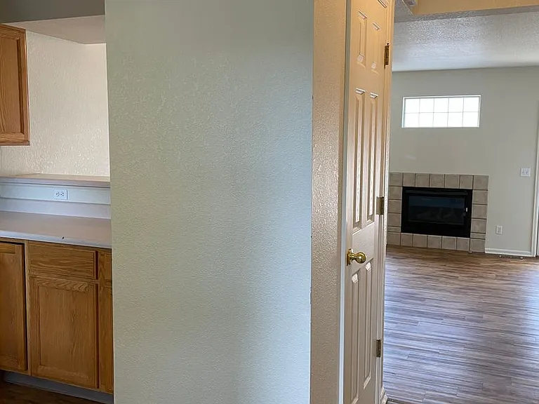 2950 Neil Dr #8 — Photo 3
