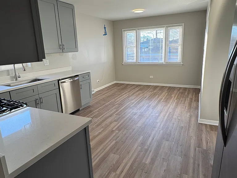512 Yates Ave — Photo 5