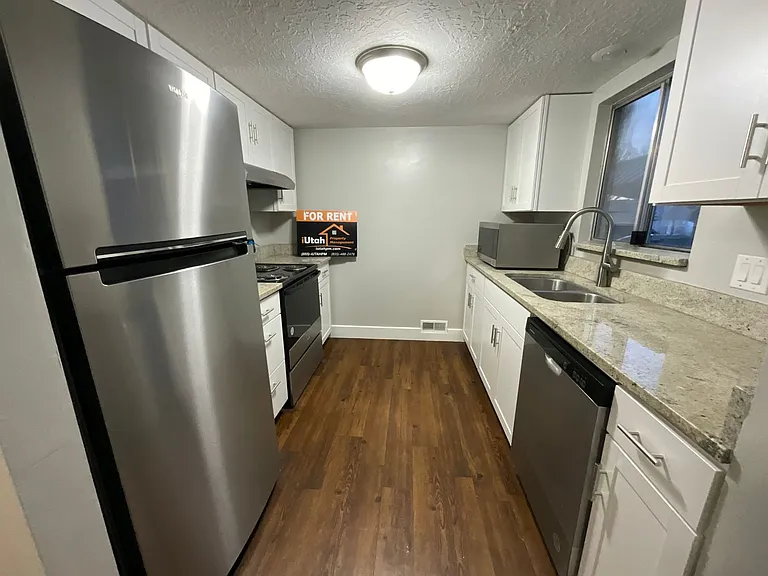 1225 N — Photo 3