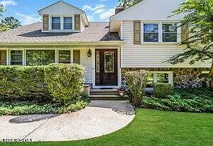 411 Butterfly Rd — Photo 3