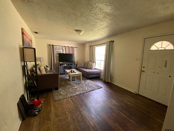 2nd image of 1604 Lakeshore Dr