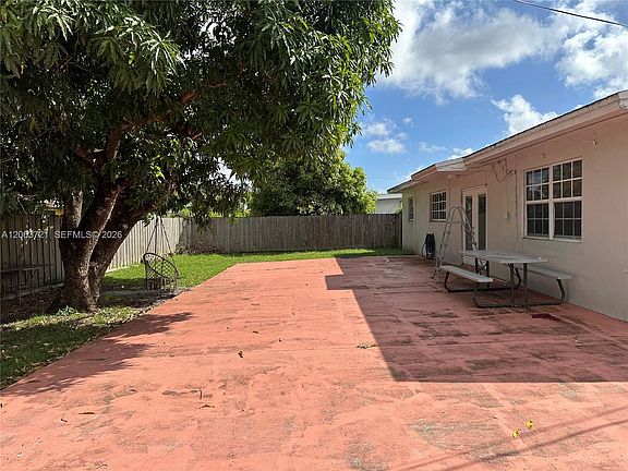 4th image of 10321 SW 51st St